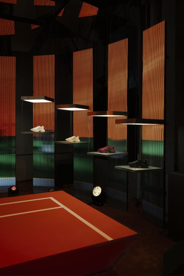 LACOSTE LIGHTCLUB